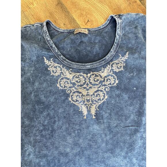 Y2K Acid Wash Blue Cotton Grunge Tee with Graphic Design and Rhinestones - Picture 2 of 7